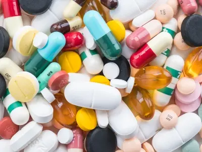 Госзакупки лекарств обогнали розничные продажи: что это значит для фармацевтического рынка России?