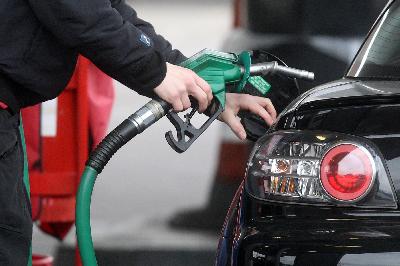 Оптовые цены на бензин в России снизились